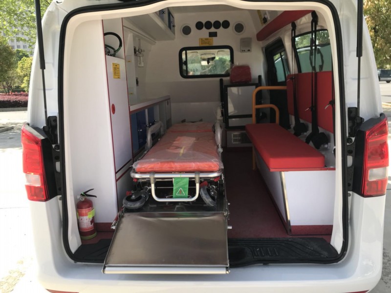 國六救護(hù)車 高端奔馳救護(hù)車廠家報價15271321777